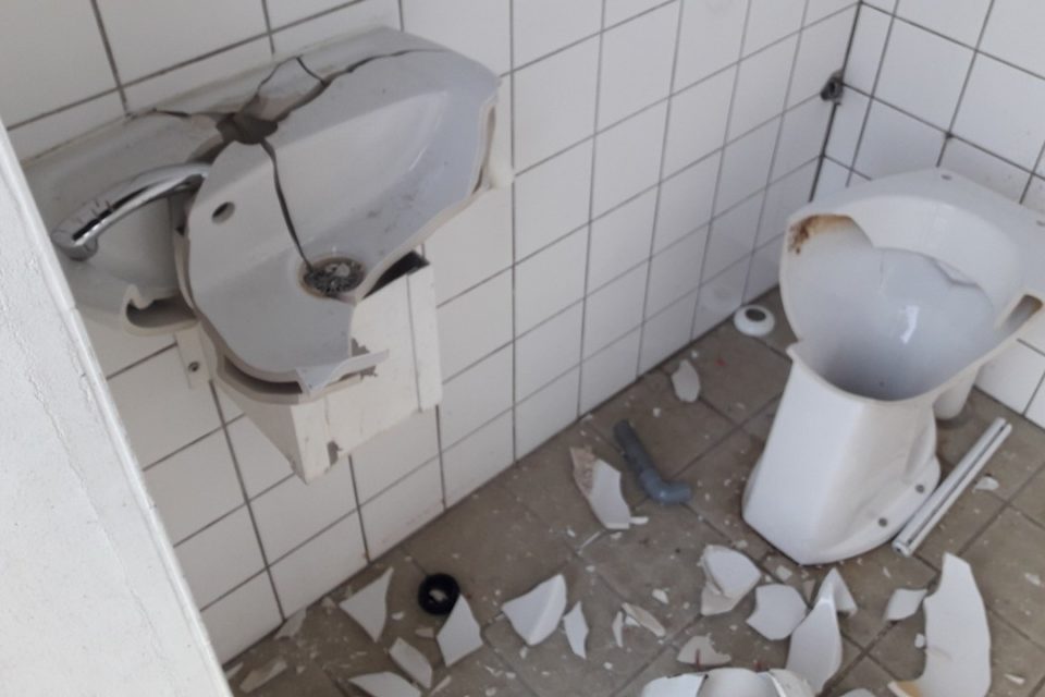 La propreté des toilettes publiques :￼
